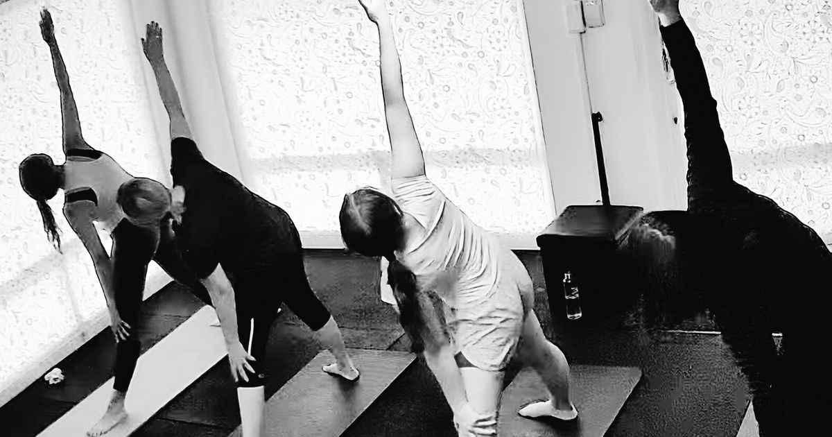 Barátságos privát jógaterem Vinyasa Flow órához, Pócsi Angéla