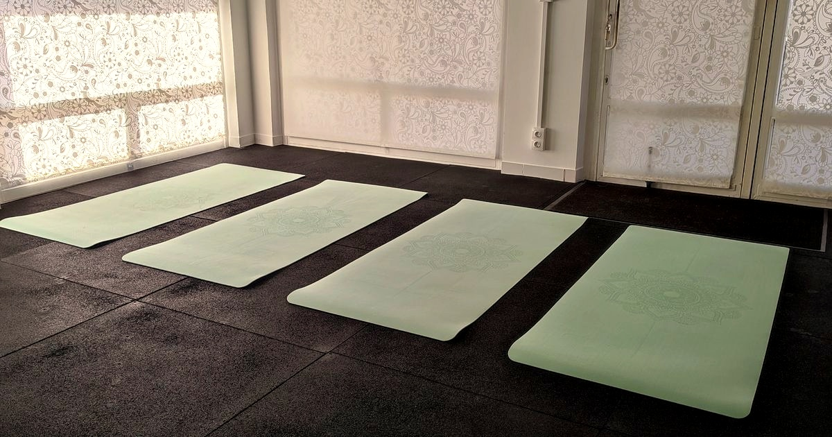 meditacio-csendes-ter-eletfa meditációs tér matracokkal az Életfa Test és Lélek Műhelyben