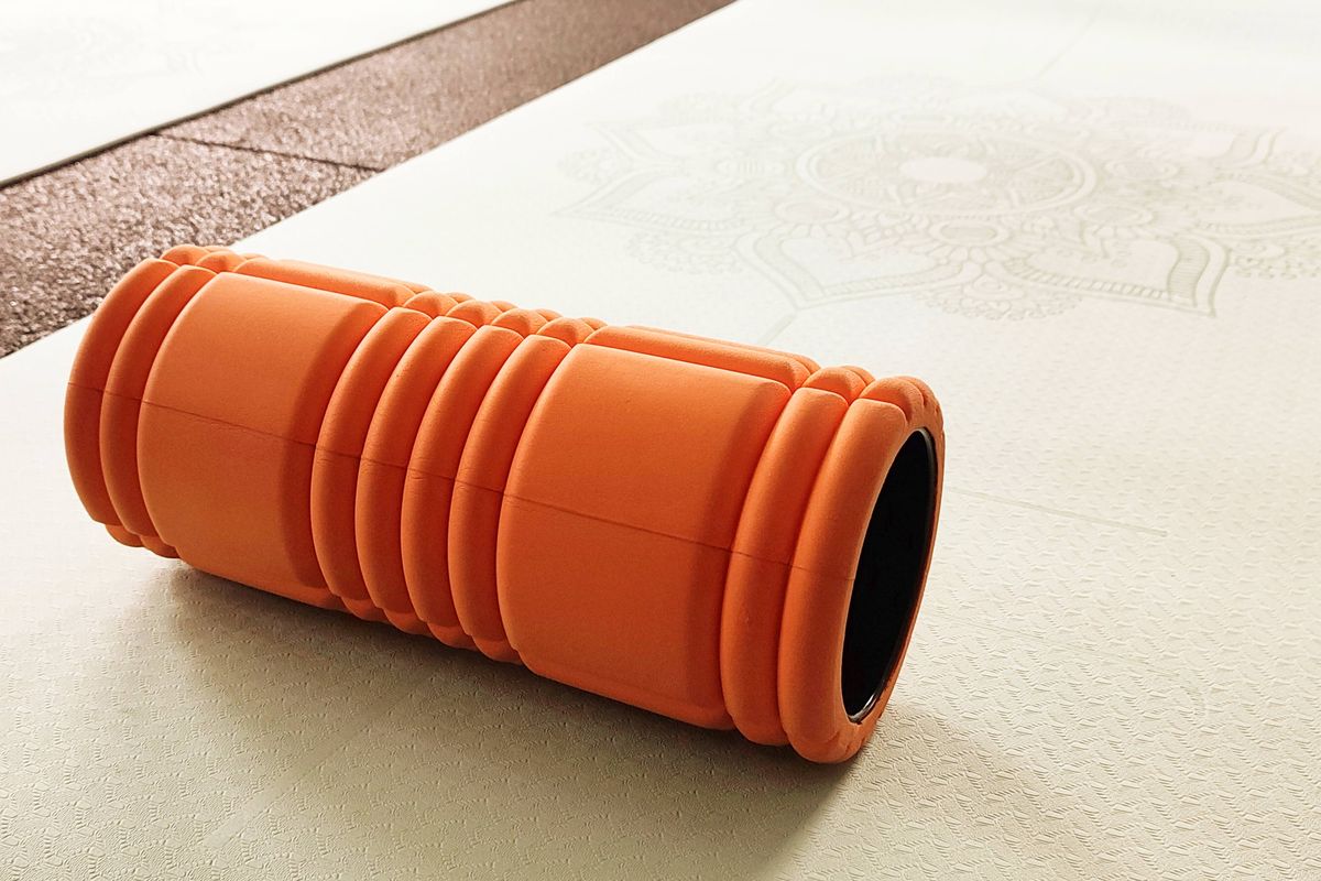 SMR hengerezés nyugodt térben, jelenléttel végzett mozdulat